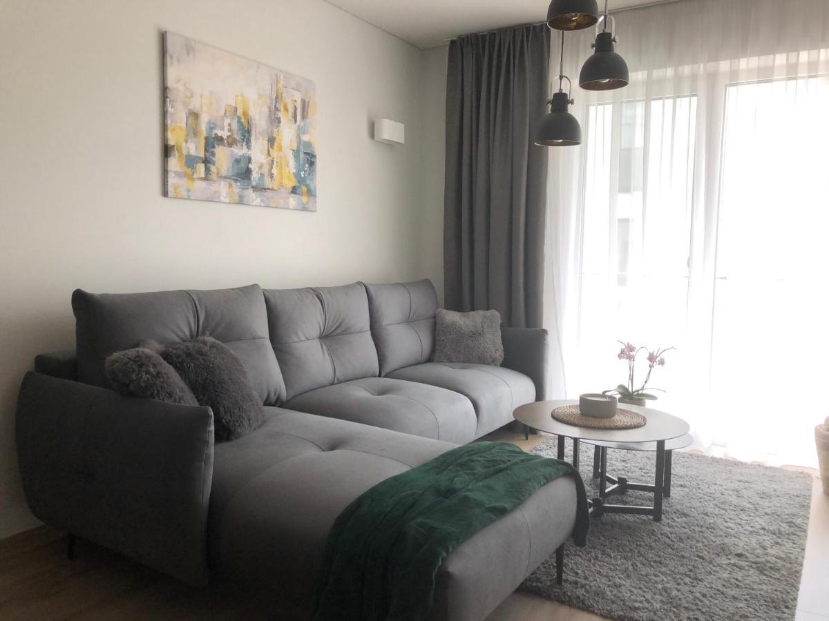 Cosy 1 Bedroom Apartment In The Heart Of Old Town With Parking Kaunas Exterior foto